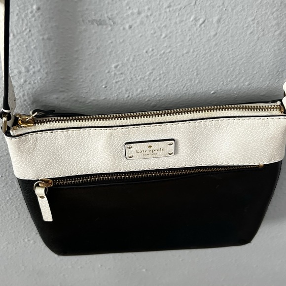 Kate Spade Black Cream Leather Crossbody Bag Adjustable Strap Minimalist Classic - Picture 3 of 11